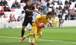 Altay'da kaleci Ulaş'tan büyük özveri