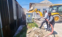 Depoda çıkan yangını itfaiye söndürdü