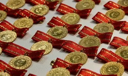 Altın fiyatlarını petrol vuracak: Uzman isimden 'tek seferde almayın' uyarısı