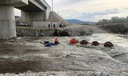 Dereyi traktörle geçmek isterken faciadan dönüldü