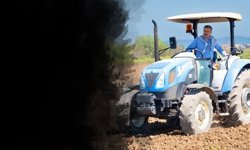 Başkan Kırgöz traktör başında: “Bereketli bir sezon olsun”