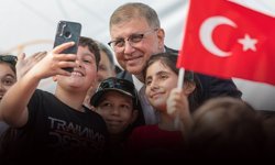 Başkan Tugay'dan 23 Nisan mesajı: En büyük gücümüz yetiştirdiğimiz nesiller!