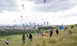 Bornova’da gökyüzü çocukların!