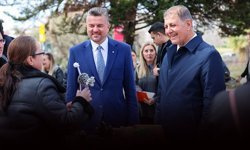 Buca'da üreten kadınlara Duman ve Tugay’dan tam destek