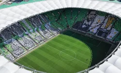 Bursasporlu taraftarlardan şampiyonluk maçında nefes kesen koreografi