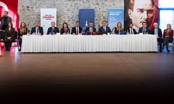 CHP'li vekillerin toplantısında gerginlik: Güç ve Özkan tartıştı, Özel'den dilsiz olacaksın çıkışı geldi!