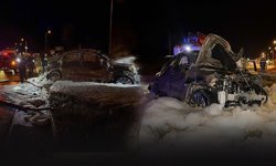 Otomobil refüjdeki direğe çarptı... Facianın eşiğinden dönüldü!