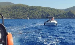Fethiye açıklarında sürüklenen teknedeki 5 kişi kurtarıldı