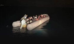 İzmir açıklarında 9'u çocuk 25 düzensiz göçmen yakalandı