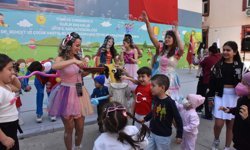 İzmir'de hasta çocuklar 23 Nisan coşkusunu yaşadı