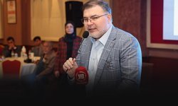 AK Partili Saygılı'dan 'çöp, çamur, çukur' çıkışı: "İzmir’in sokaklarında değişim rüzgârları esecek"