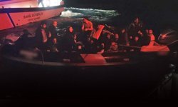 İzmir açıklarında kaçak avı: 24 düzensiz göçmen yakalandı!