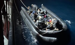 İzmir açıklarında kaçak avı: 33 göçmen yakalandı