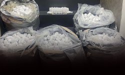 İzmir'de zehir otomobili çevirmeye takıldı: 156 bin hap ele geçirildi!