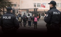 İzmir'in okullarında yeni dönem: Polis ve bekçiler nöbete başladı!