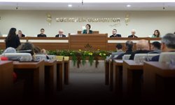 Karabağlar’da faaliyete oyçokluğu: Bütçe çarçur ediliyor!