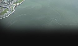 İzmir Körfez’de kirlilik bitmiyor: Aynı noktada bir kez daha atık tespiti!