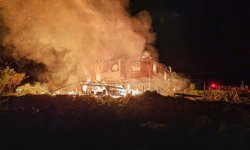 İki katlı evde yangın paniği... Küle döndü!