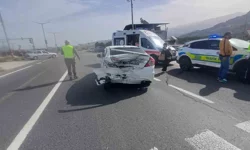 Manisa'da iki otomobil çarpıştı: Kazada 4 kişi hastanelik!