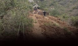 Manisa'da kahreden son: Tamir için çıktığı elektrik direği devrildi!