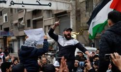 Öfkeli protestocular Şam’daki BAE Büyükelçiliğine saldırdı