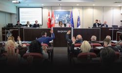 Karşıyaka Meclisinde olaylı seçim... Küfürler havada uçuştu!