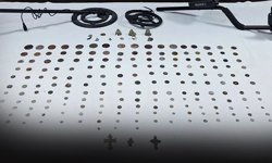 İzmir’de tarihi eser operasyonu... 203 obje ele geçirildi