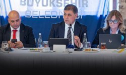 Turizme güçlü hamle: Tugay’dan müjde ve dikkat çeken otel açıklaması!