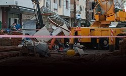 Vincin kırılan taşıma kolu devrildi: Facia kıl payı!