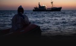 Lastik botta 16'sı çocuk 40 düzensiz göçmen yakalandı