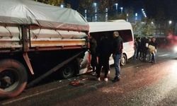 İşçi servisi ile tır çarpıştı! Çok sayıda yaralı var...