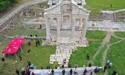 Aydın'da 14 metre uzunluğunda pide yapıldı