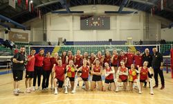 Göztepe'de voleybol altyapı takımları Türkiye şampiyonası bileti aldı