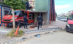 Korkunç son: Asansör ile koruma demirleri arasına sıkıştı