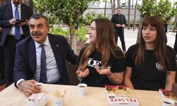 Bakan Tekin'den İzmir'de eğitim yatırımları mesajı