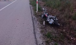 Kontrolden çıkan motosiklet devrildi: 2 genç hastanelik!