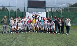 İzmir'e yıldızlarda futbolda çifte şampiyonluk