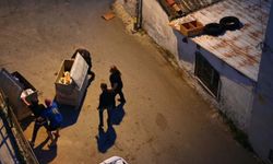 Kuşadası'nda araçlara zarar veren alkollü kişi gözaltına alındı