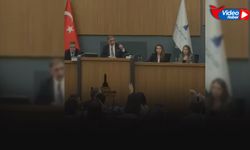 CHP'li Meclis üyeleri Tugay’ı ayakta alkışladı: Kentte kötülüğünüzün vebali boynunuzda!