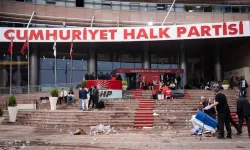 CHP Genel Merkezi’nde polis müdahalesinin izleri siliniyor