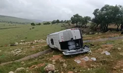 Gaziantep'te işçi servisi devrildi: 16 kişi yaralandı