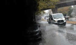 İzmirliler şemsiyeleri hazırlayın... Sıcak havalara sağanak molası!