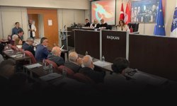 Karşıyaka’da  ‘Asansör’ krizi... Meclis üyeleri Ünsal'ı protesto etti