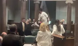 Kavga eden milletvekillerini polis ayırdı