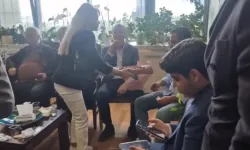 Kılıçdaroğlu'nun ekibinden Genel Merkez'de çikolatalı kutlama!