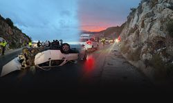 Kontrolden çıkan otomobil kayalara çarptı... Defalarca takla attı!