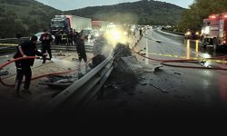 Bariyere çarpan otomobil alev topuna döndü... 1 ölü, 1 yaralı