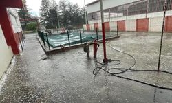 Afyonkarahisar'da dolu yağışı etkili oldu