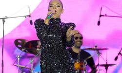 Şarkıcı Demet Akalın Manisa'da konser verdi