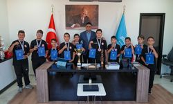 Türkiye üçüncüsü olan halk oyunları ekibinden Başkan Acar'a ziyaret